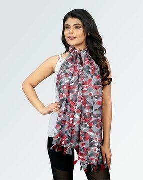 women printed scarf with tassels