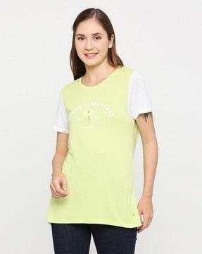women printed slim fit round-neck t-shirt