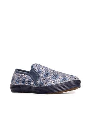 women printed slip-on casual shoes