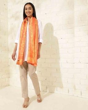 women printed stole with stitched hem