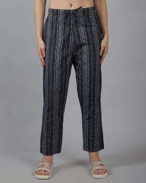 women printed straight fit flat-front pants