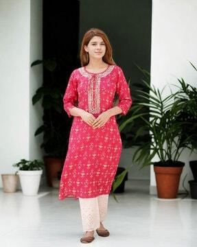 women printed straight kurta with 3/4th sleeves