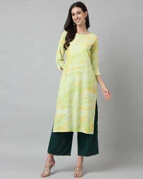 women printed straight kurta with bracelet sleeves