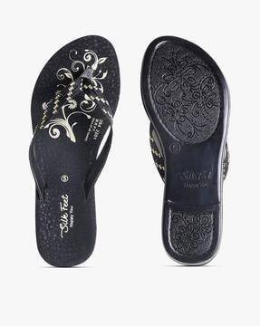 women printed thong-strap sandals