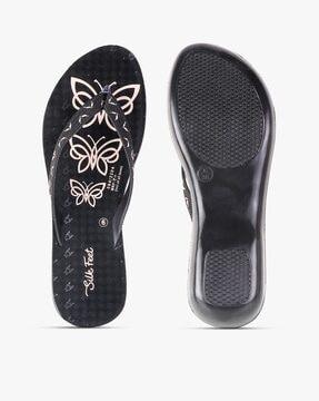 women printed thong-strap sandals