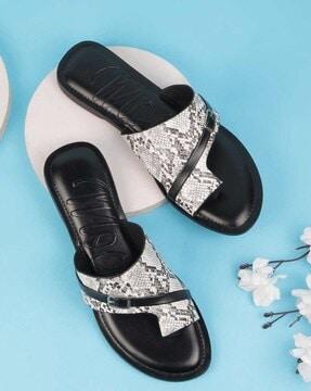 women printed toe-ring sandals