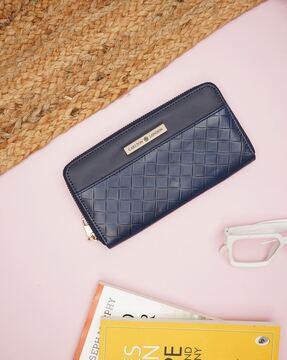 women quilted clutch