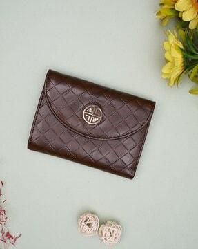 women quilted clutch