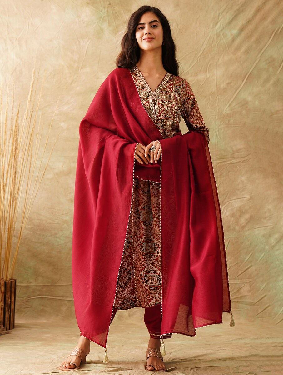 women red cotton block print v neck straight kurta , pant & dupatta