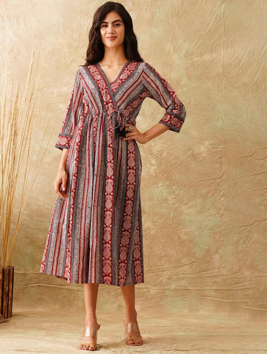 women red cotton printed v neck straight fit dresses