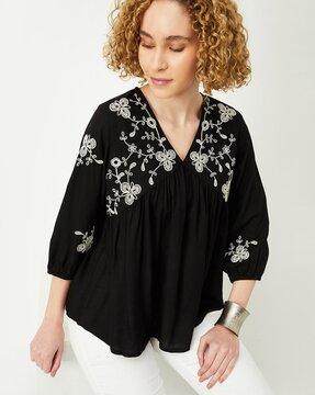 women regular fit embroidered top