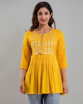 women regular fit embroidered top