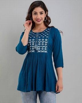 women regular fit embroidered top