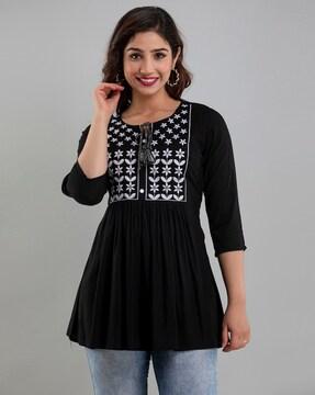 women regular fit embroidered top