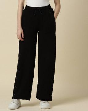 women regular fit pants with insert pockets