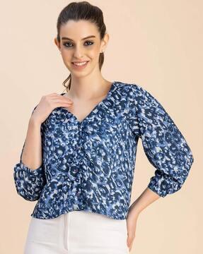 women regular fit top with cuffed sleeves