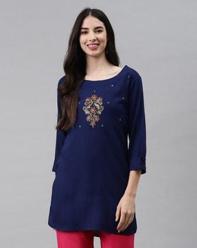 women relaxed fit embellished round-neck top