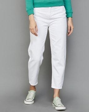 women relaxed fit jeans with 5-pocket styling