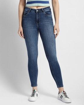 women relaxed fit jeans with 5-pocket styling