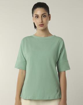 women relaxed fit round-neck t-shirt