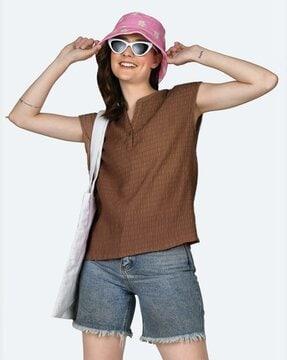 women relaxed fit top with short sleeves