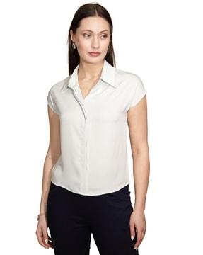 women relaxed fit top with short sleeves