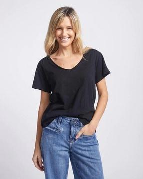 women relaxed fit v-neck t-shirt with short sleeves