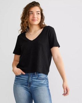 women relaxed fit v-neck t-shirt with short sleeves