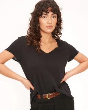 women relaxed fit v-neck t-shirt with short sleeves