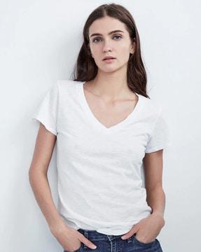 women relaxed fit v-neck t-shirt with short sleeves