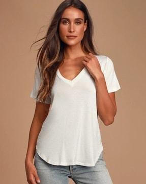 women relaxed fit v-neck t-shirt with short sleeves