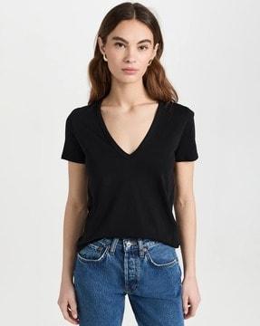 women relaxed fit v-neck t-shirt with short sleeves