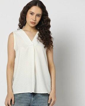 women relaxed fit v-neck top