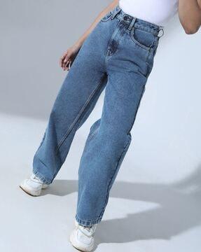 women relaxed jeans with insert pockets