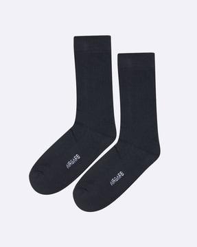women ribbed mid-calf length socks