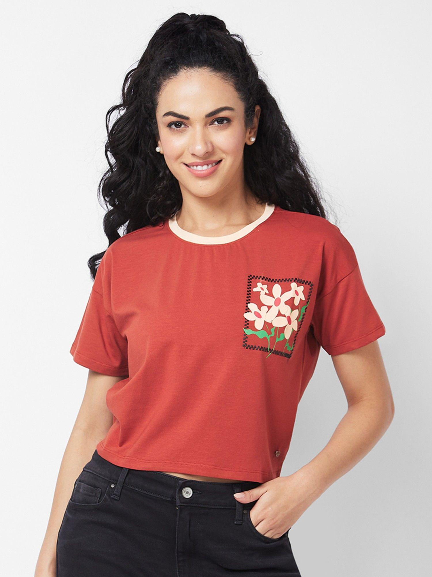 women round neck half sleeves red t-shirt