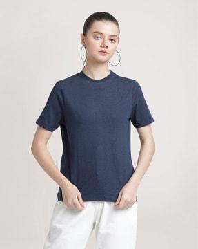 women round-neck slim fit t-shirt