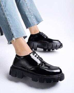 women round-toe lace-up shoes