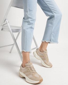 women round-toe lace-up sneakers