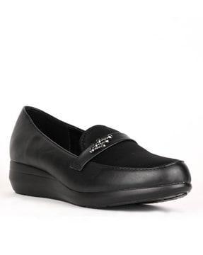 women round-toe loafers with metal accent