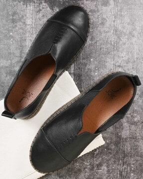 women round-toe loafers