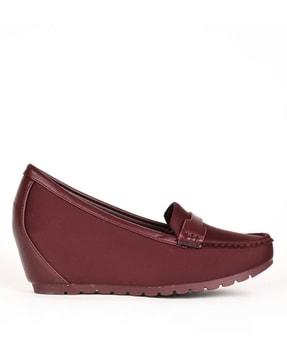 women round-toe slip-on loafers