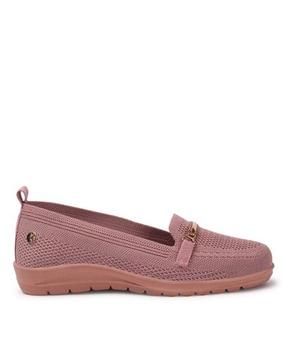 women round-toe slip-on shoes with metal accent