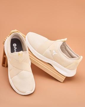 women round-toe walking shoes