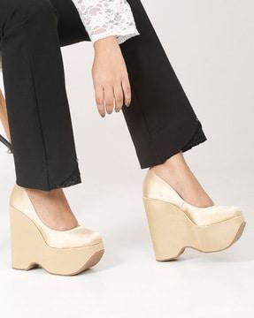 women round-toe wedges