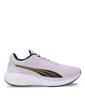 women running shoes with lace fastening