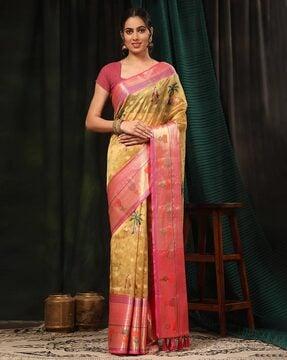 women saree with contrast border