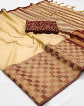 women saree with contrast checked border