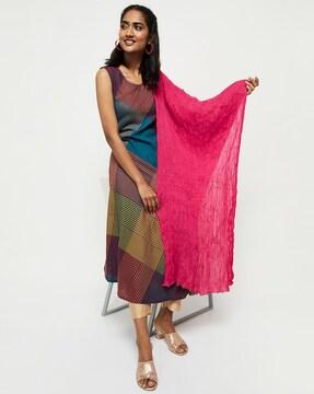 women scrunched dupatta with beaded hem