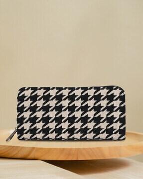 women self-design clutch with zip closure